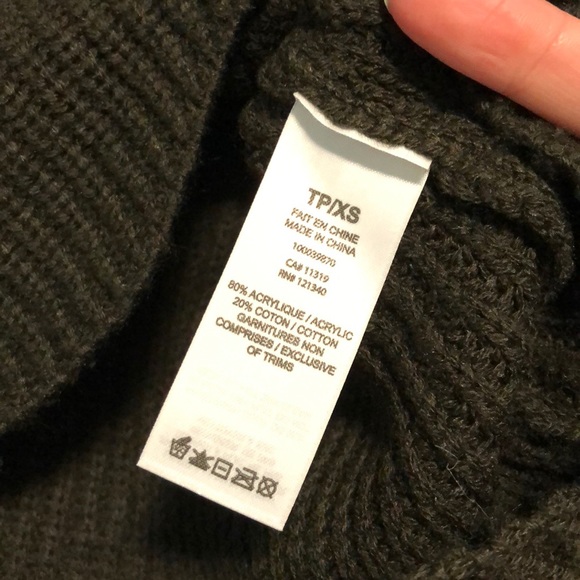Scalloped Hem Sweater - Picture 3 of 3